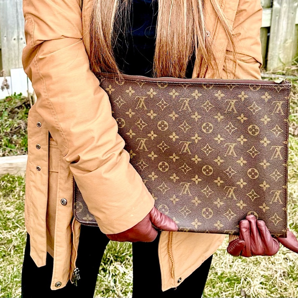 Louis Vuitton Poche Documents Portfolio Monogram Case